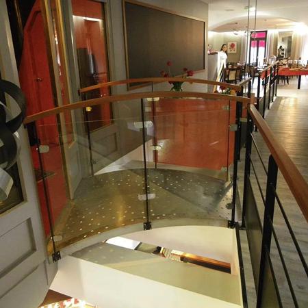 Passerelle inox avec rampe verre